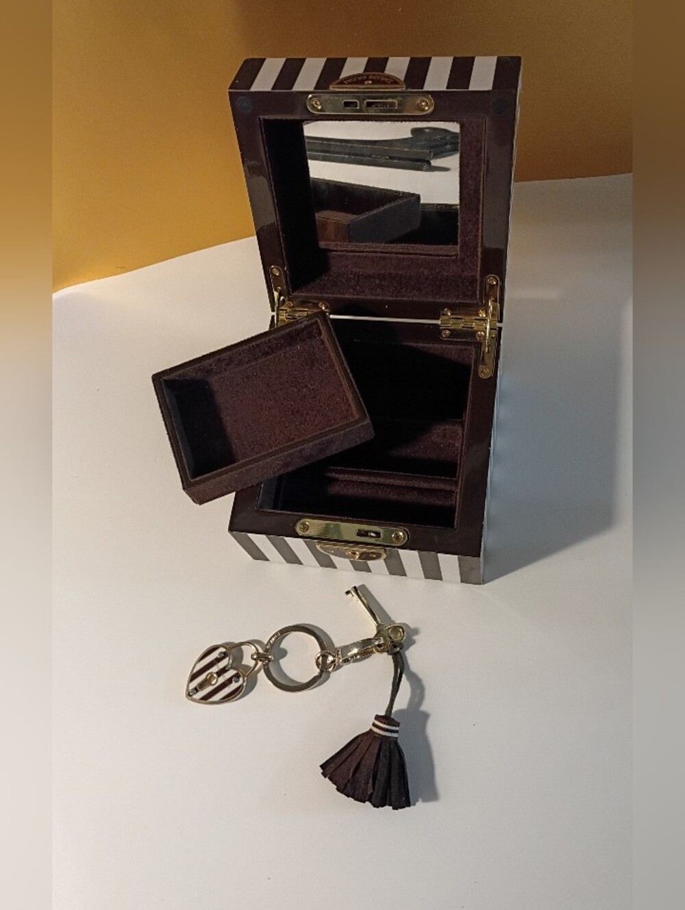 Henri Bendel Brown & White Striped Small Jewelry Box with Heart Tassel Keychain - Picture 10 of 10